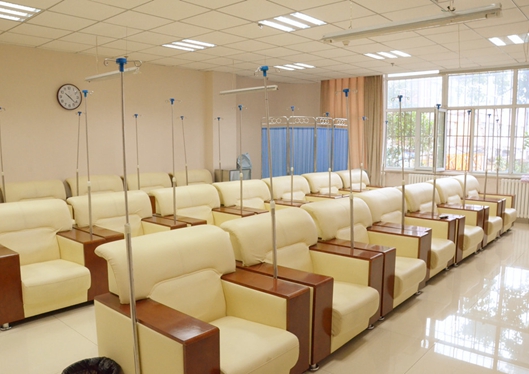 新疆烏魯木齊大西北醫(yī)學美容醫(yī)院輸液室