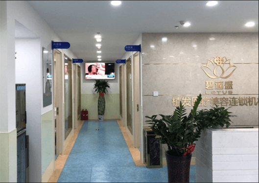 醫(yī)院過(guò)道