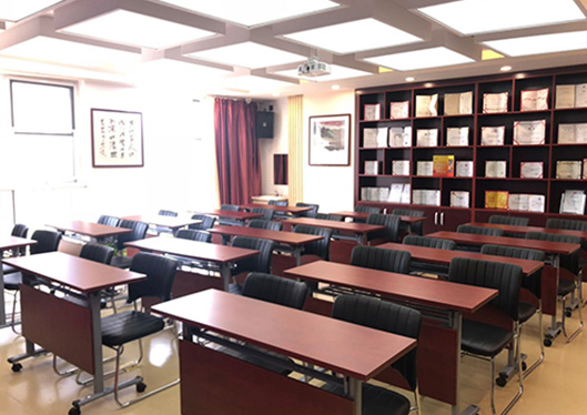 濟(jì)南蔡景龍醫(yī)療美容門診部會議室