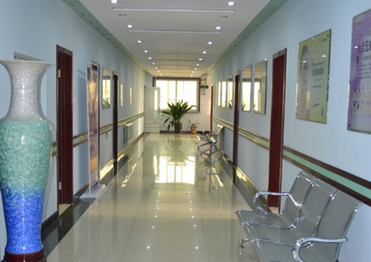 唐山金榮醫(yī)院走廊
