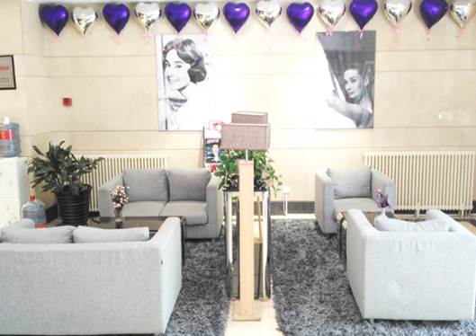 醫(yī)院沙發(fā)區(qū)