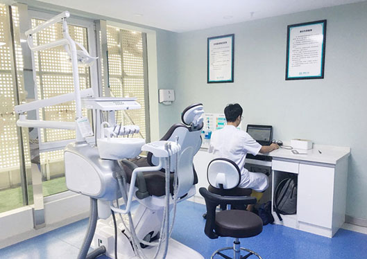煙臺百仕口腔門診部治療室