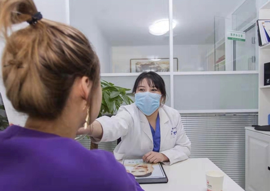 沈陽(yáng)云惠美醫(yī)療美容診所醫(yī)生面診