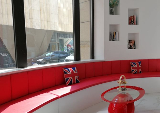 天津和諧同方醫(yī)療美容診所等候區(qū)